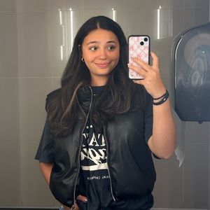 Meet your Posher, Abiela